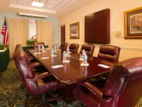 代託納比奇機場希爾頓花園旅館 代託納海灘酒店