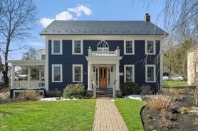 The Inn Crowd Bed and Breakfast