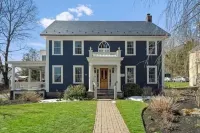 The Inn Crowd Bed and Breakfast Hotels in 