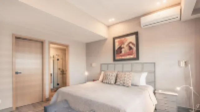 Regatta Living II with Breakfast Included! - 502 Hotels in 