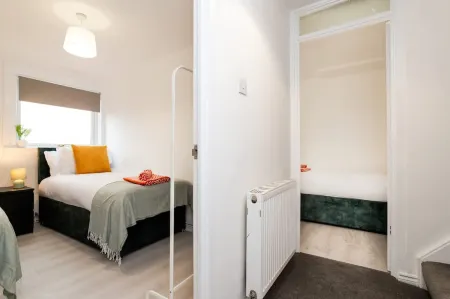 3 Bed House-Free Parking-6Beds Отели в г. Камберналд