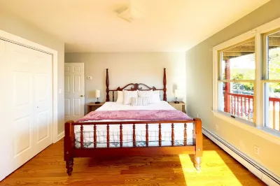 Convenient Access and Spacious Living Areas - Charming Cozy Retreat