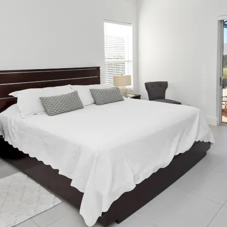Altaira - Top Location, Lake View, Pool, Spa,4 Bed
