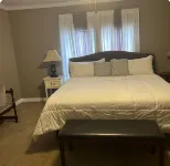 Cozy 3-bedroom mobile home in delightful Magnolia with AC, WiFi