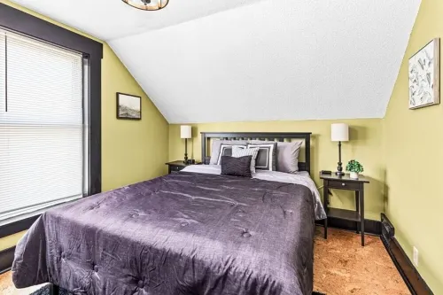 Charming 2-Bedroom Pet-Friendly Home Walkable to Downtown, Murals & Coffeehouse
