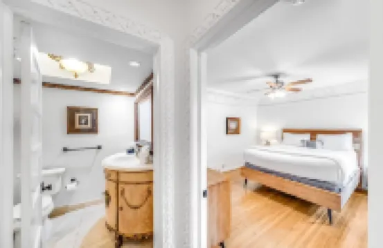 Heated Pool & Hot Tub! Waterfront Antique / Vintage!