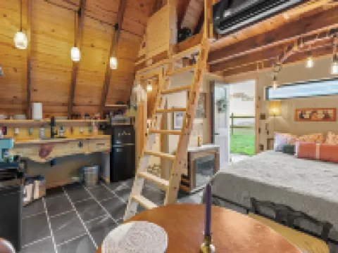 Tiny House at Wishing Creek Hotels in Vance County