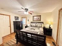 Cabin-Home Heat & AC, WiFi, Fireplace,Full Kitchen and much more