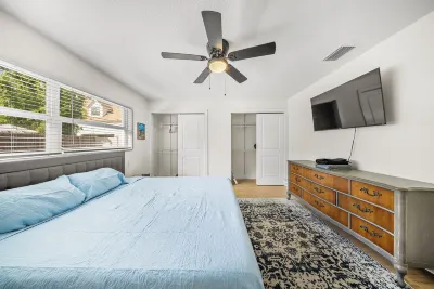 Fun Oasis! Private Pool, Hammock, Golf, Grill, and Arcade!