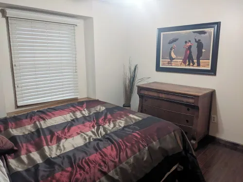 Spacious 4-bedroom house in fantastic Grandville with WiFi, AC