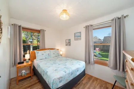 Cozy:EasyWalktoBeach/Boardwalk/Town/Café/Pub~Bikes~Foosball~Fenced~Quiet~DogsOK Отели в г. Сисайд