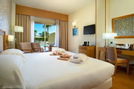 Elba Costa Ballena Beach & Thalasso Resort Отели рядом с достопримечательностью «Playa de la Costilla»