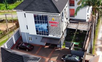 Buddiez Hotel & Resort