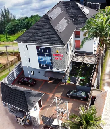 Buddiez Hotel & Resort