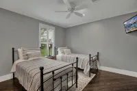 Upscale Home with Pool and FirePit - Close to Mercer St! فنادق في Dripping Springs