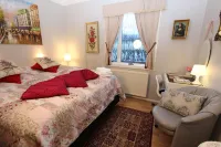 The Viking Country Club - Homestays
