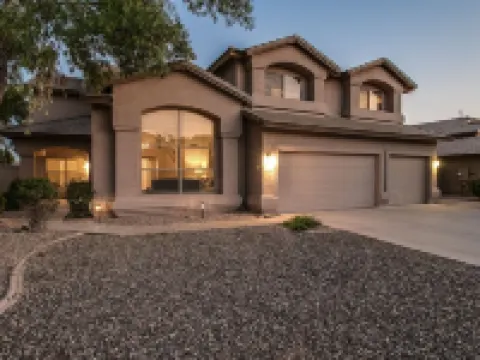 Massive 5 Bdrm Getaway WPool, Hot Tub, Game Room Hotels in Gilbert