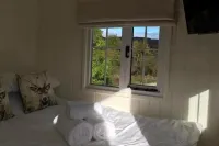 Cabin for 2 with Walks WiFi Bat and Restaurant