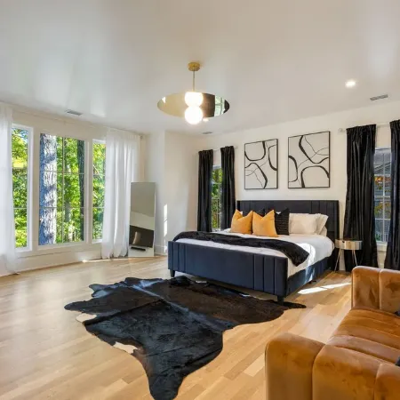 Buckhead Black House Spacious 5 Bedroom Mansion with Heated Pool - Lenox Atlanta