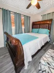 Beautiful 4-bedroom house in Heart of  Miami Gardens with POOL, AC and WiFi