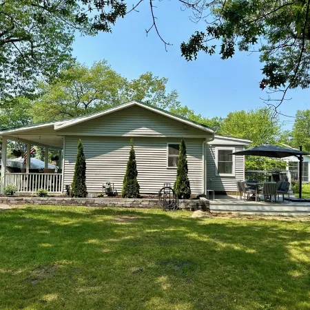 Charming 2-bedroom cottage steps away from the beach, restaurants, and downtown