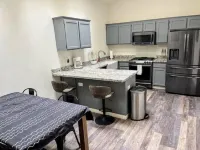 The Bluff House~Upgraded & Close to Town