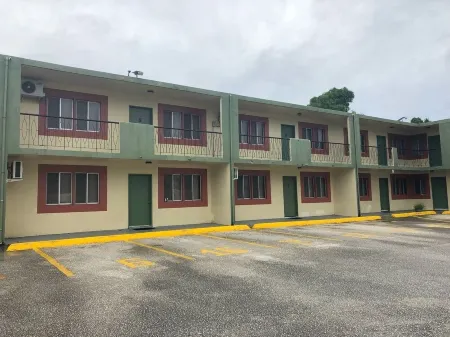 PEDRO'S PLACE PRIVATE APARTMENT 2 BDRM 1 ba Free Power, Water and Internet Отели рядом с достопримечательностью «Agana Bay»