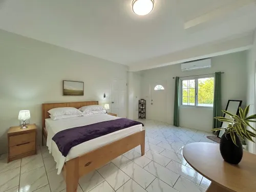 Oleander -Hillside retreat near town with private pool & sunset views.
