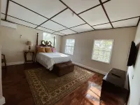 tropical getaway spot Hotels in der Nähe von Claude Stuart Park