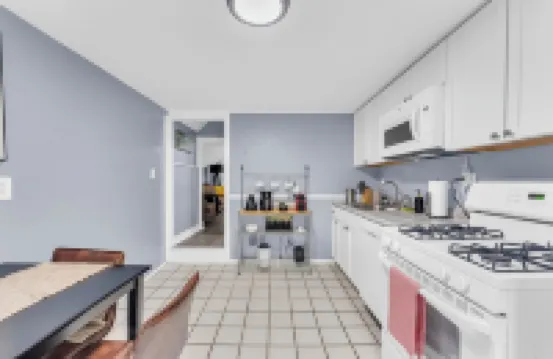 Quaint 2BR in Historical Little Italy