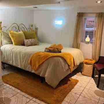 Chic 1-bedroom apartment in phenomenal Chicago with WiFi, AC Rooms