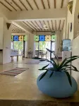 Monkey Beach House, Beachfront, Ocean Views,  Shared Pool, Staff Provided Отели в г. Мсамбуэни