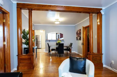 Beautiful 2 Bedroom Apt. With fast Wifi & Netflix