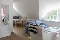 Fantastic vacation home on the coastal forest with terrace and child-friendly garden 科瑟羅住宿飯店