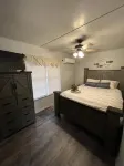 Cozy & Comfortable - close to Lake Texoma ( plus 40 amp RV HookUp)