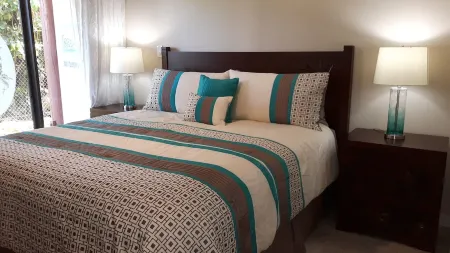 ALOHA -  ALOHA AUTHENTIC CONDO- C29, Comfy & Welcoming.