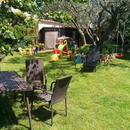 Air-conditioned apartment 250 m from the beach with private boat mooring