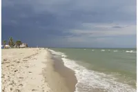 Clean beach style condo on the beach!!!