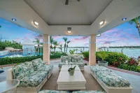 Gate House; a Private Villa within a Luxurious Estate near world-class fishing Hotels in Marsh Harbour