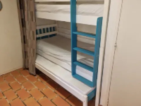 Charming apartment for 5 people with large terrace and air conditioning on the ground floor Hotels in Saint-Mandrier-sur-Mer