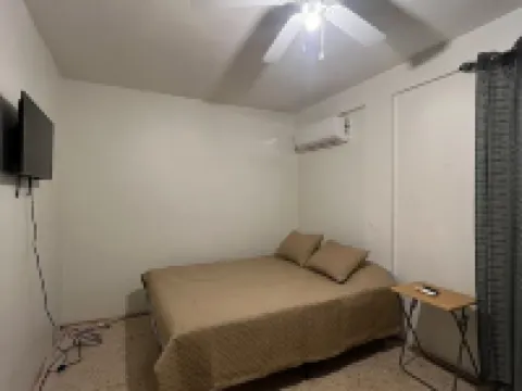 La parguera 3 bed 1 bath 1 min walk from el "Poblado" restaurant, bars Hoteles en Parguera