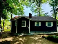 Waterfront Winnipesaukee 3 BR / 2 BA Cottage with Private Dock and Sandy Beach