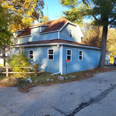 Former bar with games, multiple kitchens, 5 bedrooms, sleeps 14.