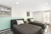 Charming Modern Home - Winter and Summer Retreat