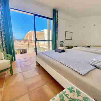 Villa with private pool and free WiFi, close to the sea, protected courtyard Rooms