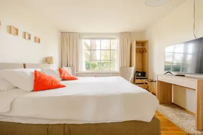 60 m2 luxury apartment with double jacuzzi and private Finnish sauna, in villa Hotel di 