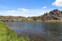 Montana Missouri River Fly Fishing Lodge -3BR & 2 bath, Sleeps 8