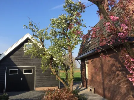 B&B depolderschuur is an independent home Отели в г. Tienhoven
