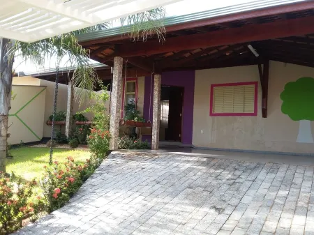 DANIEL SEASON HOUSE- 3 minutes from the park, pool, air, Wi-Fi, billiards and TV.