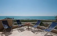 Private villa 10 meters from the sea parking wifi barbecue 4 bathrooms 4 bedrooms Hotel a Donnalucata